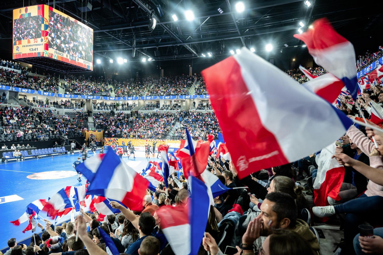 Aréna d'Orléans lors d'un tournois de hand - 10.000 places