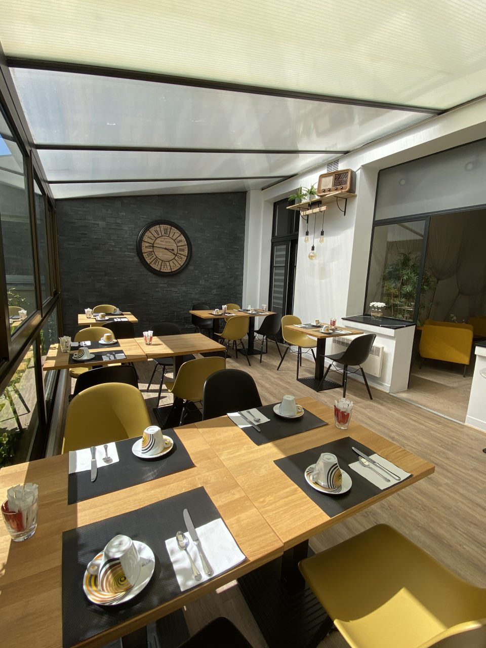 Hotel des Cèdres salle de petit déjeuner