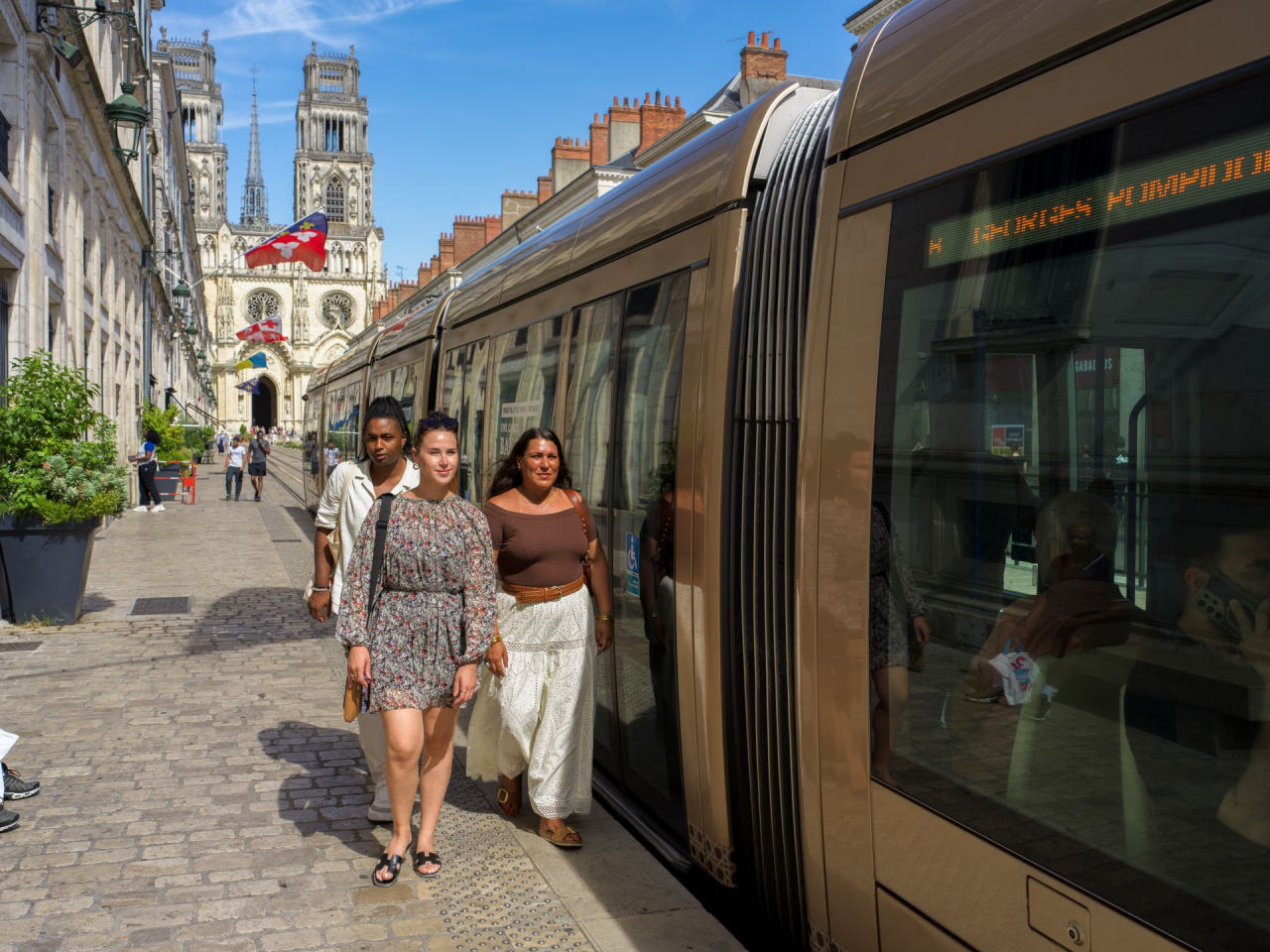 Tram Rue Jeanne d'Arc à Orléans ©Ludovic Letot